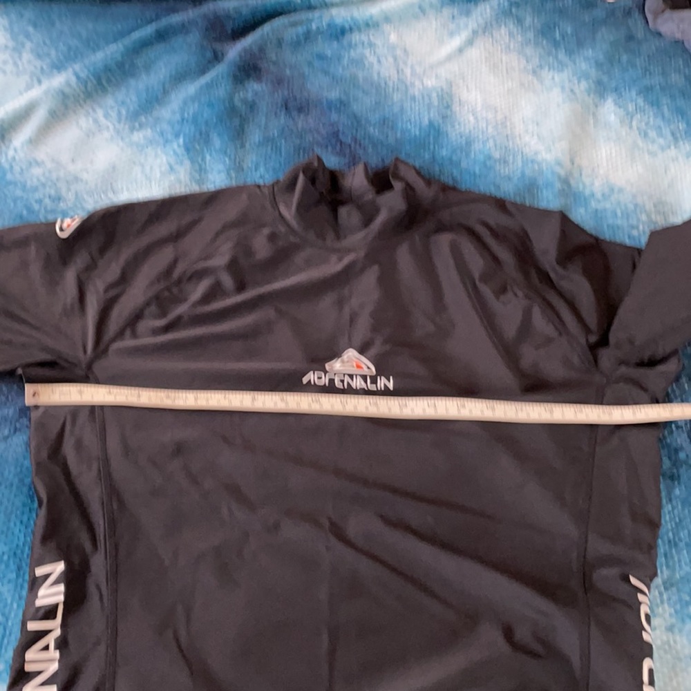 New Black Adrenalin Rash Guard - Picture 6 of 10